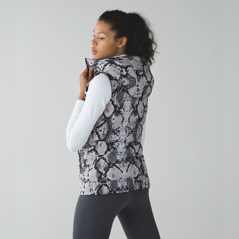 Lululemon the fluffiest vest Black / Ziggy Snake Butter Pink Black Size 4
